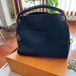 Louis Vuitton Artsy MM- Black